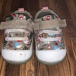 See Kai Run first walker sneakers, size 4